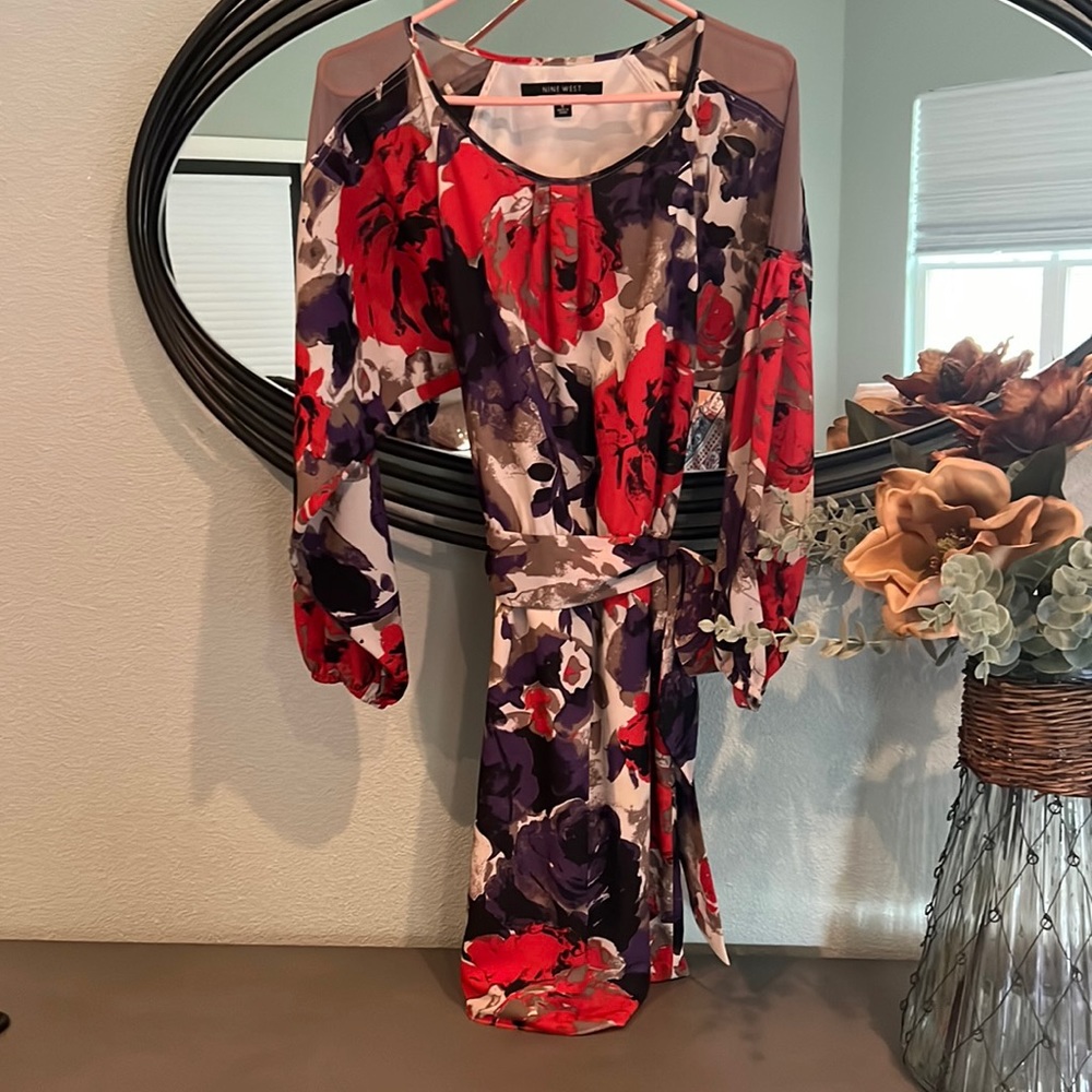 NINE WEST - Size 6 work or dinner dress - Vibrant eye-catching colors